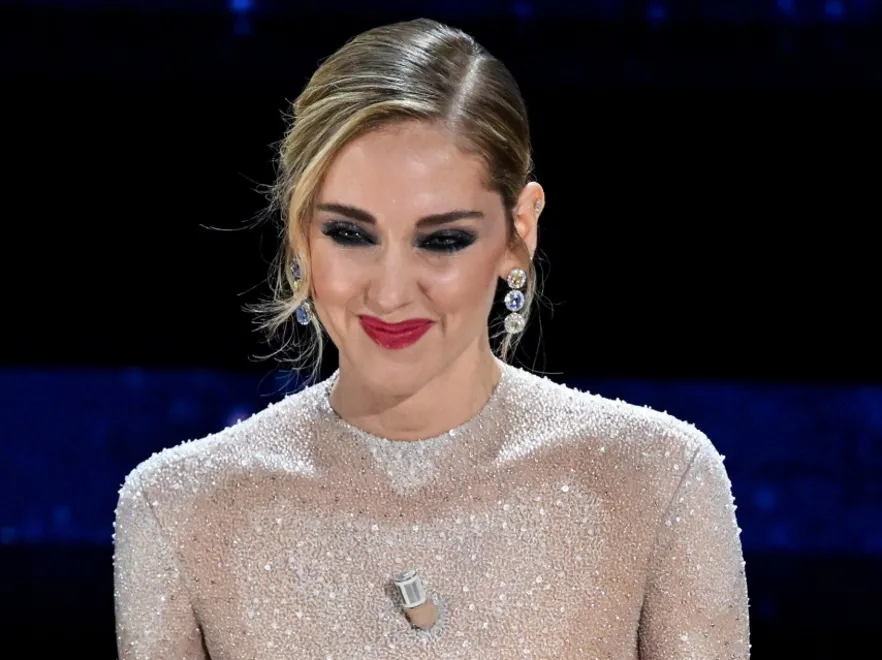 Nagość pełną parą: Chiara Ferragni na festiwalu w San Remo w sukience wprawiającej w zakłopotanie [FOTO]