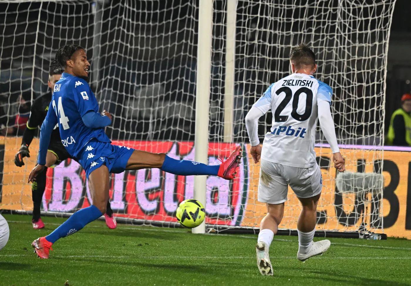 Zwycięska seria Napoli trwa nadal. Ósma z rzędu wygrana drużyny Zielińskiego [WIDEO]