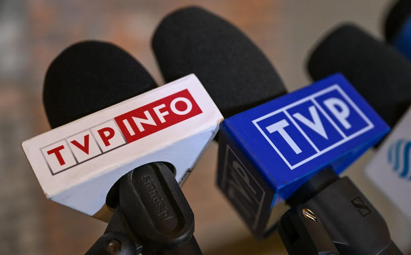 Oburzenie po paskach w TVP Info. "Nie wiem, czy trafią za kraty, ale..."