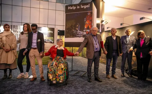 Wystawa Ochojskiej o pushbackach wywołała burzę. Ostra krytyka ze strony PiS