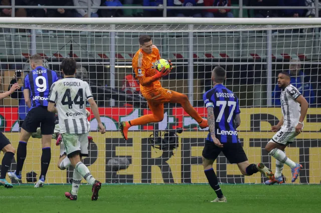 Szczęsny zamurował bramkę. Triumf Juventusu w "Derby d'Italia", Lazio rządzi w Rzymie [WIDEO]