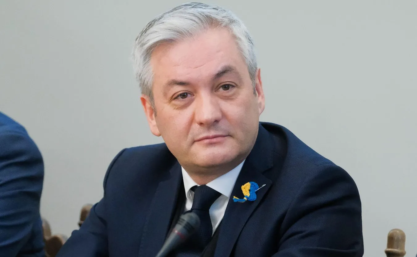 "Odjaniepawlanie" ulic i szkół? Biedroń: Nie podoba mi się upokarzanie wizerunku papieża