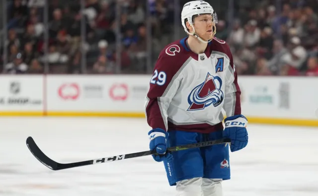 Liga NHL. Trzy dogrywki we wtorkowych meczach, 100 punktów MacKinnona