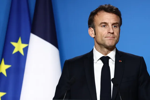 Emmanuel Macron w Brukseli: Nie ustąpię przed przemocą