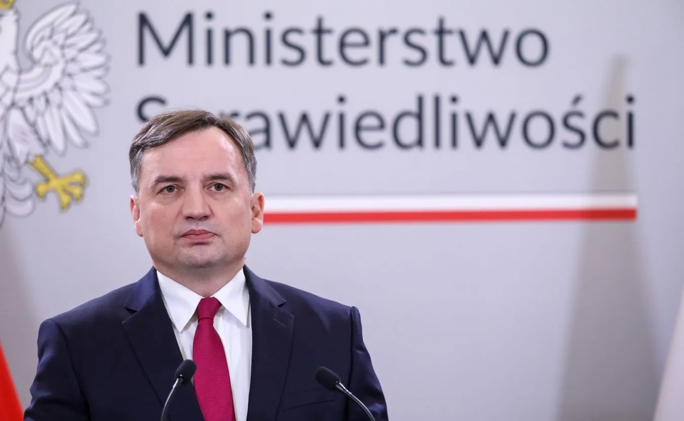 Pożyczył 800 zł, do spłaty pozostało 102 tys. zł. Ziobro interweniuje