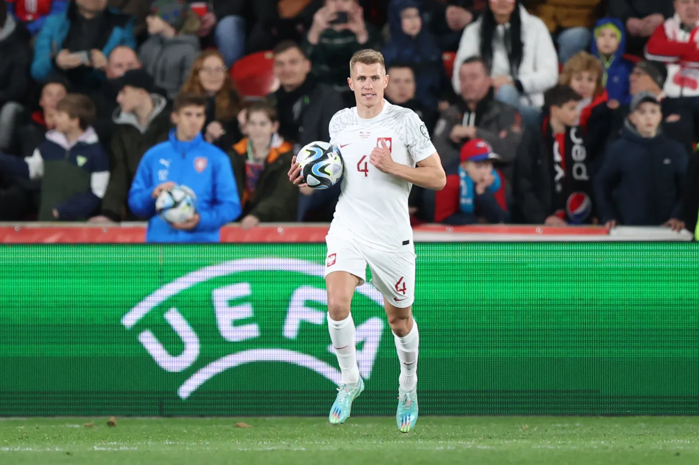 Damian Szymański przedłużył kontrakt z AEK Ateny