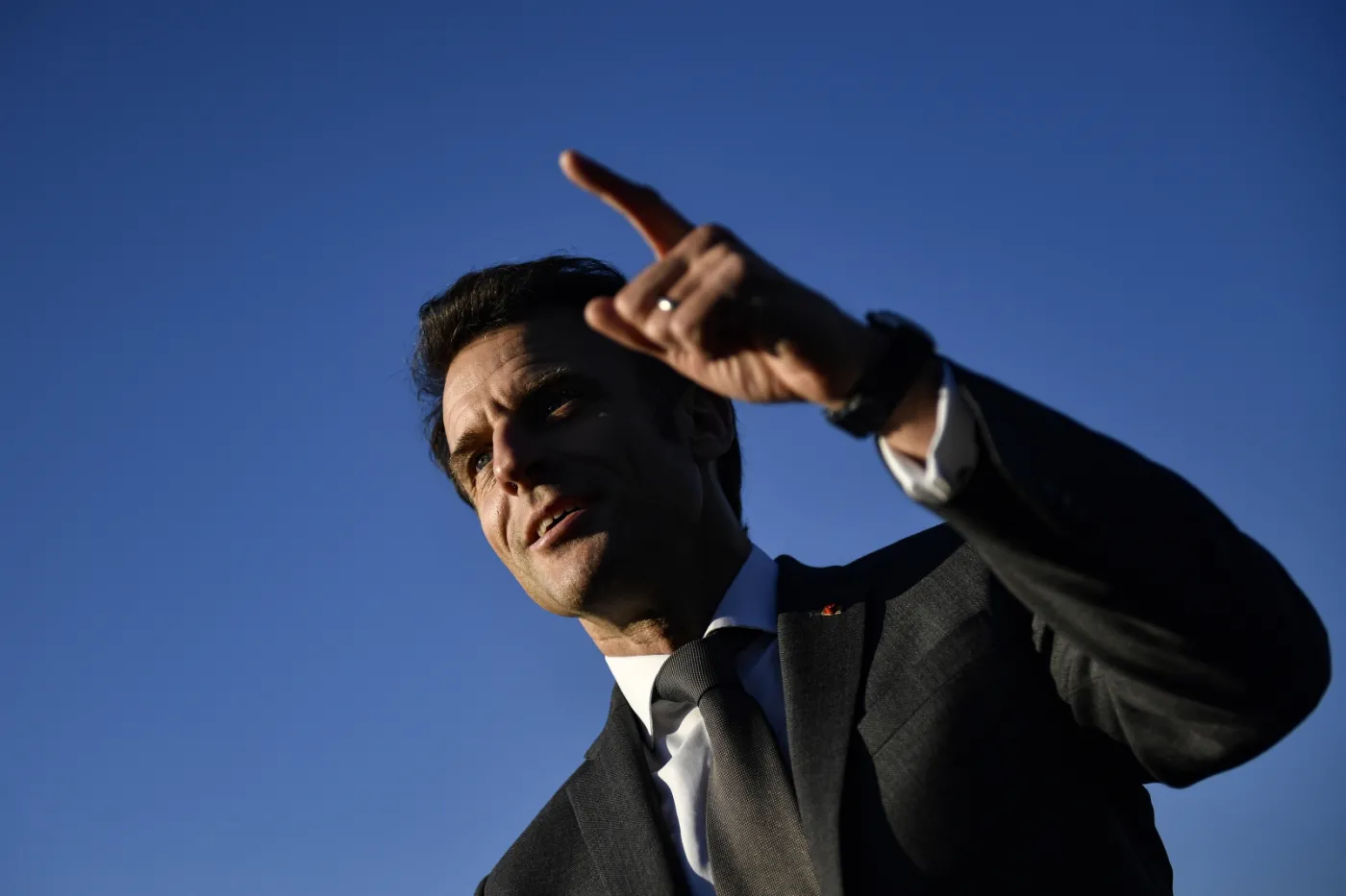 Prezydent Macron w Chinach. Napomina, przestrzega i... zachęca