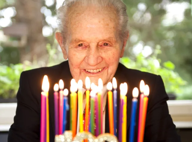 Człowiek może żyć nawet 130 lat? Naukowcy: Nie osiągnęliśmy jeszcze górnego pułapu