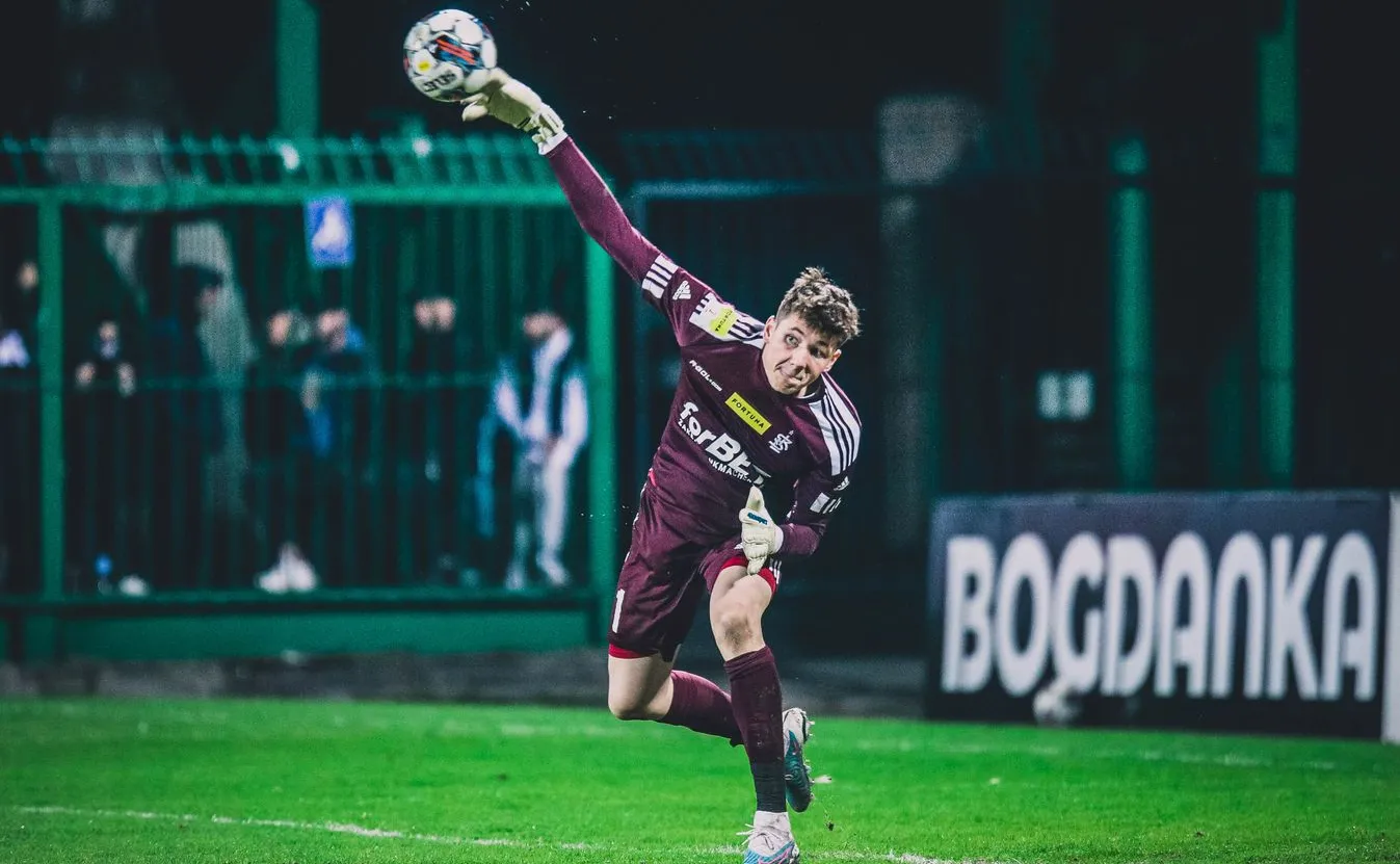 Co za obrona karnego! Niesamowita interwencja bramkarza w I lidze [WIDEO]