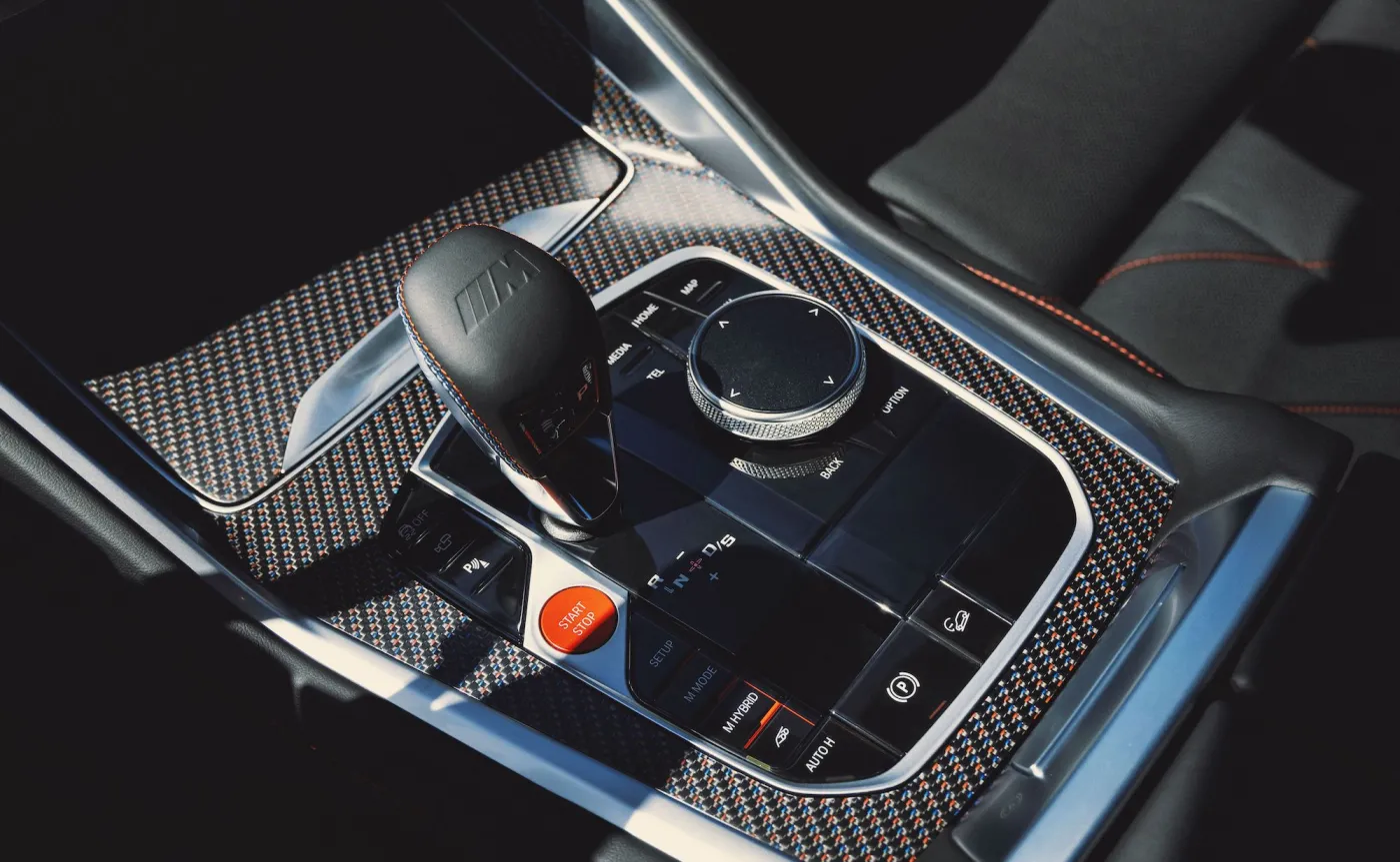 bmw-xm-label-red-37767816.jpg