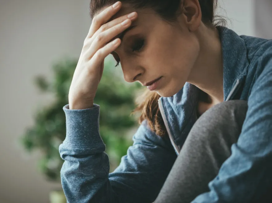 Nie daj się wewnętrznemu krytykowi! Oto, jak wzmocnić swoje poczucie wartości w chwilach kryzysu