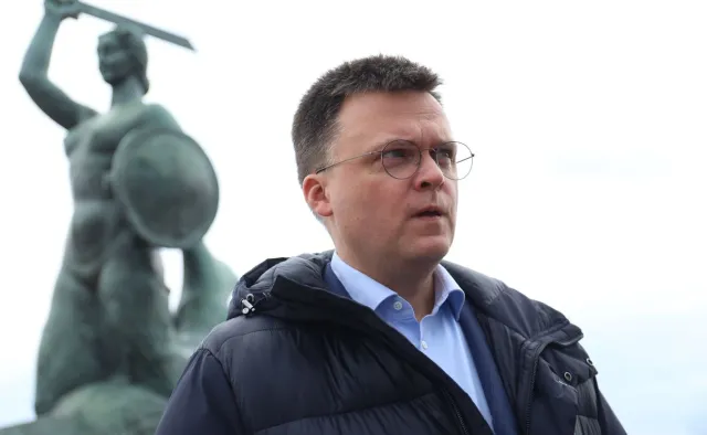 Budka ostro odpowiada Hołowni ws. marszu 4. czerwca. Starcie na Twitterze