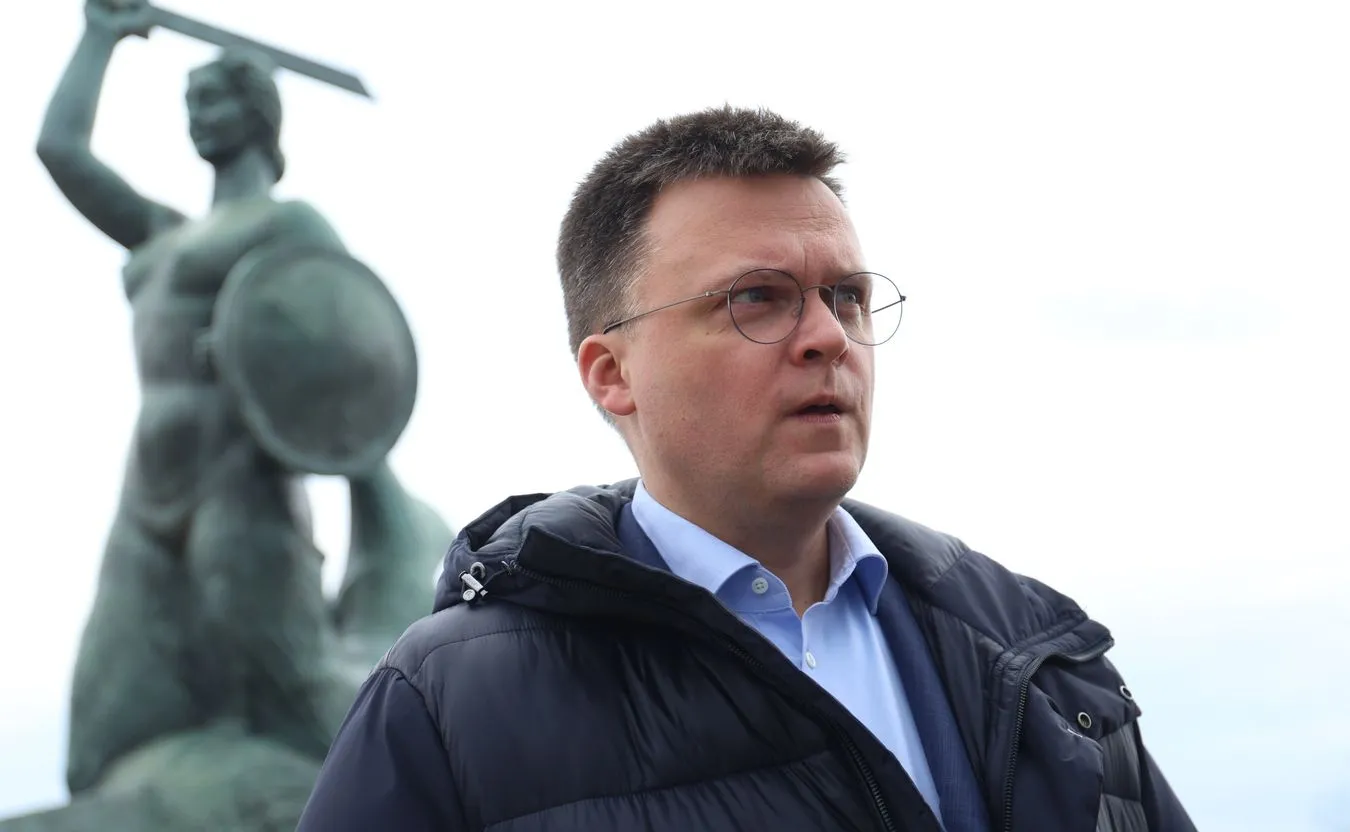 Budka ostro odpowiada Hołowni ws. marszu 4. czerwca. Starcie na Twitterze