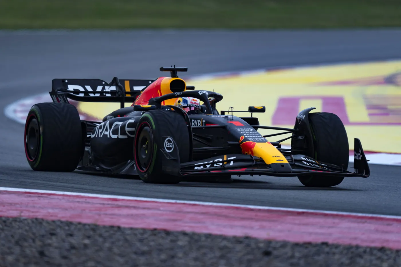 Verstappen nie dał szans rywalom i wygrał w Barcelonie