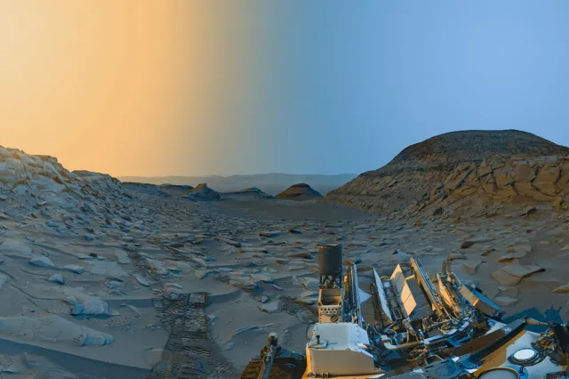 Niesamowite zdjęcie z Marsa. Łazik Curiosity sfotografował różne pory dnia