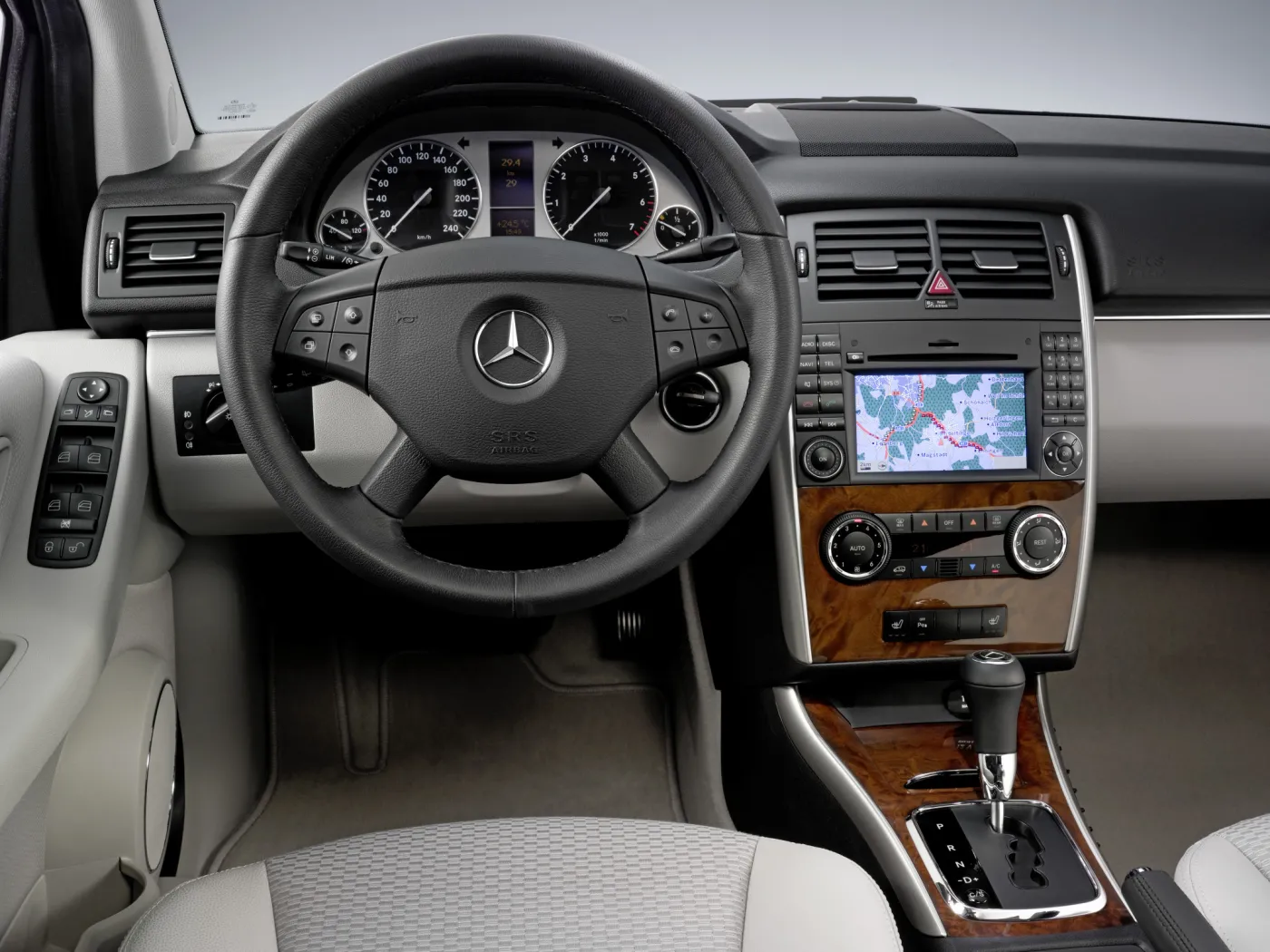 17_mercedesklasybw24517.jpg