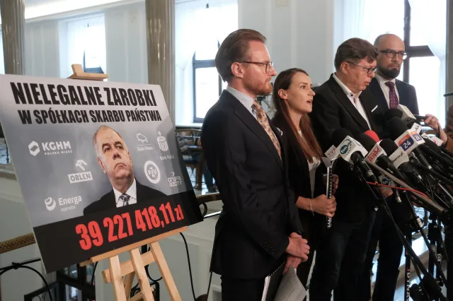 "Nielegalne zarobki w spółkach Skarbu Państwa". KO prezentuje raport
