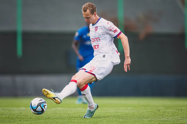 Niecodzienny sparing Rakowa. Po 10 minutach gry boisko opuścili... sędziowie