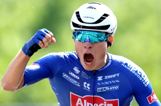 Trzy kraksy na finiszu. Jasper Philipsen wygrał 4. etap Tour de France