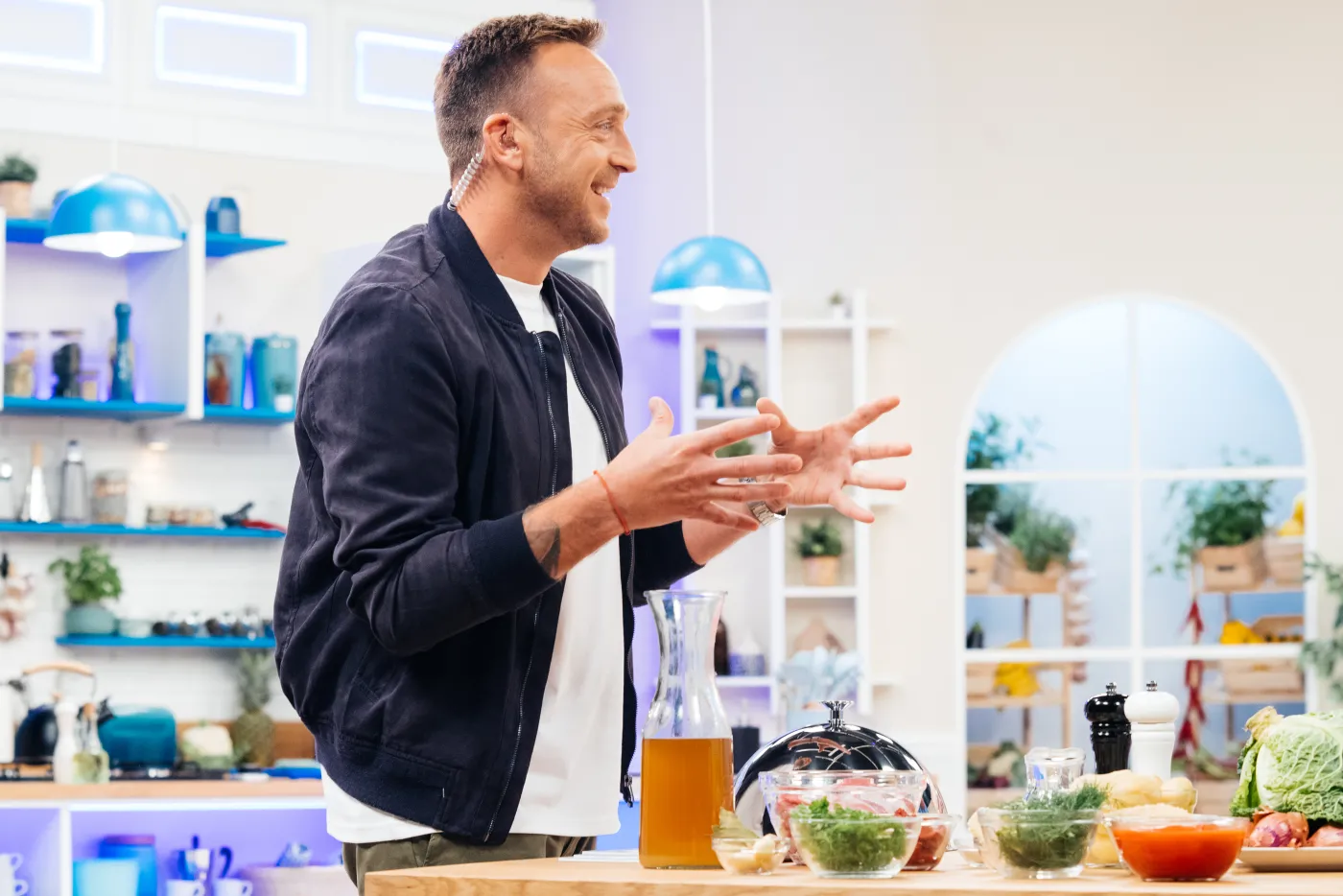 Mateusz Gessler na planie nowego show. "Bywa naprawdę gorąco"