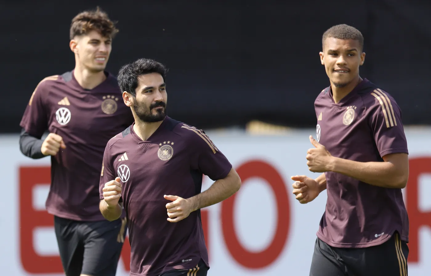 Ilkay Guendogan w Barcelonie. Ma zastąpić Sergio Busqetsa