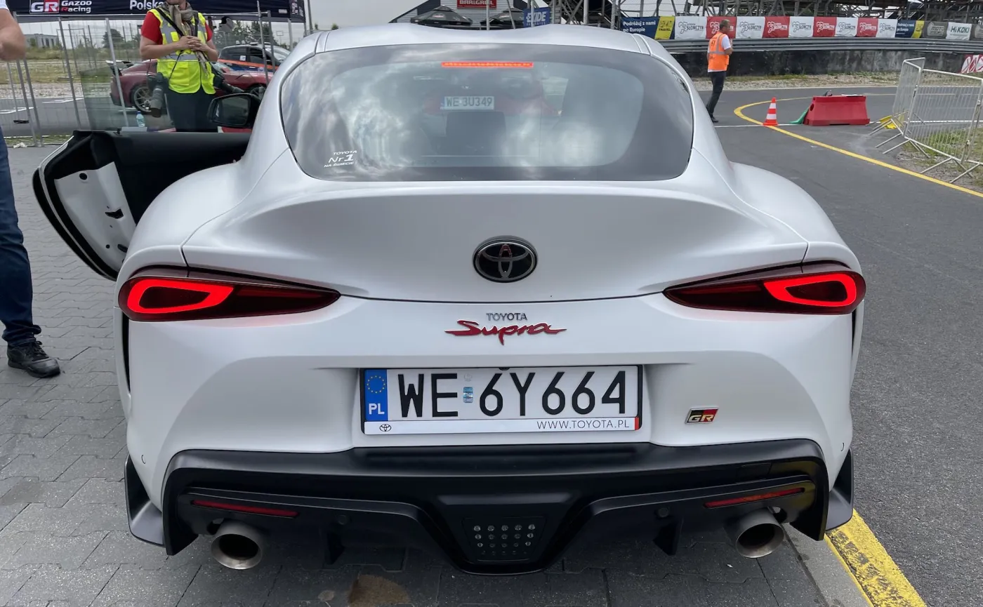 toyota-gr-supra-37856407.jpeg