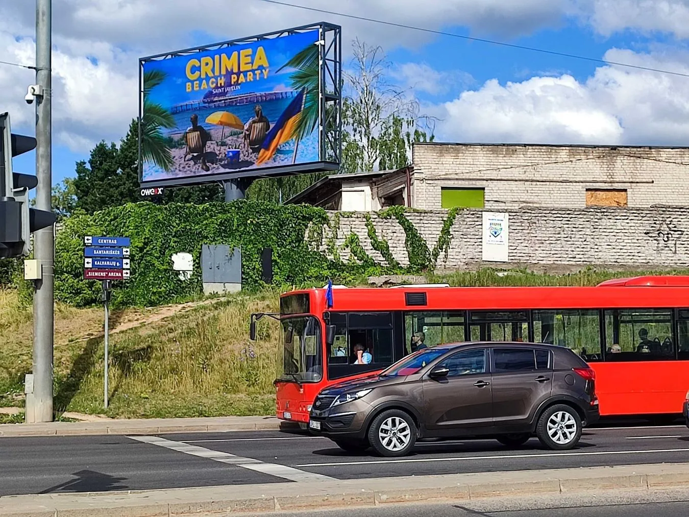 "Impreza na plaży na Krymie". Takie plakaty pojawiły się w Wilnie. O co chodzi?