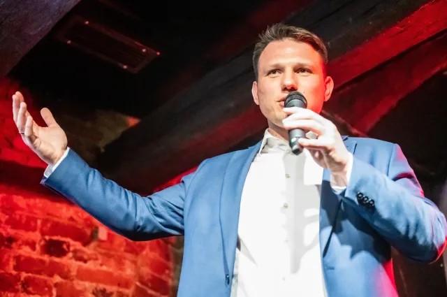 NOWY SONDAŻ: PO depcze PiS po piętach. Ale najwięcej zyskuje Konfederacja