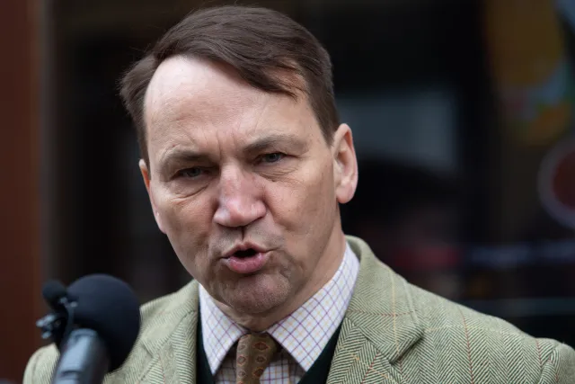 Poseł PiS o słowach Sikorskiego: "Zestrzelić"? Skrajnie idiotyczna wypowiedź...