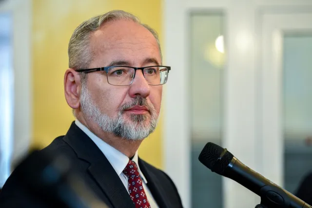 "Miał być jedynką z Piły, a będzie pił walerianę". Fala komentarzy po dymisji Niedzielskiego