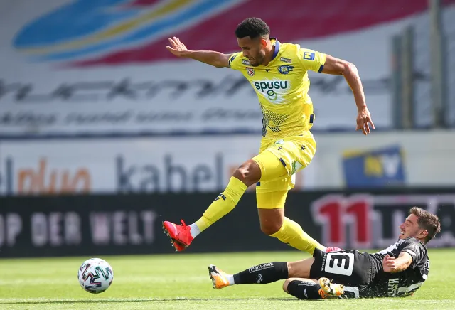 Alexander Schmidt w Austrii Wiedeń. Prawie dwumetrowy "wieżowiec" wzmocnieniem przed meczem z Legią