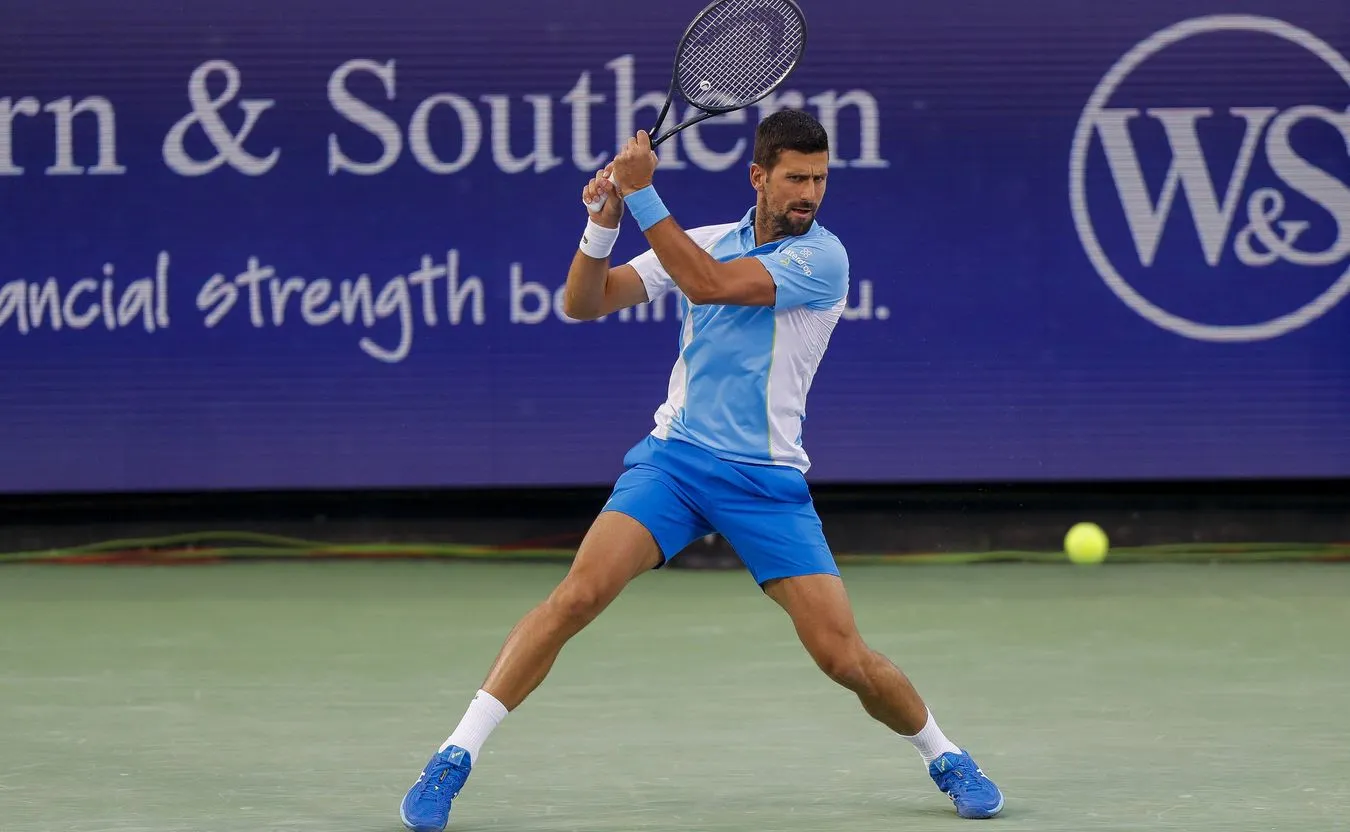 Rywal Djokovica skreczował. Serbski tenisista powalczy o ćwierćfinał z Monfilsem