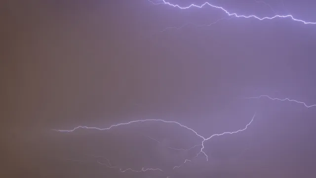 Dziś może być niebezpiecznie. Wracają burze i ulewy. RCB wydało alerty dla tych regionów