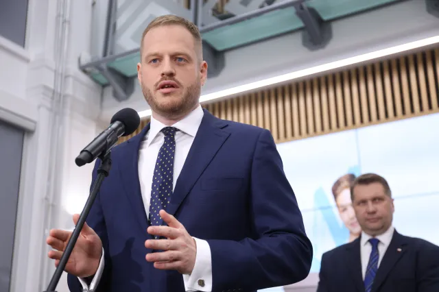 Ponad 4900 szkół nie otrzymało jeszcze laptopów. Minister cyfryzacji: Tego nie rozumiem...