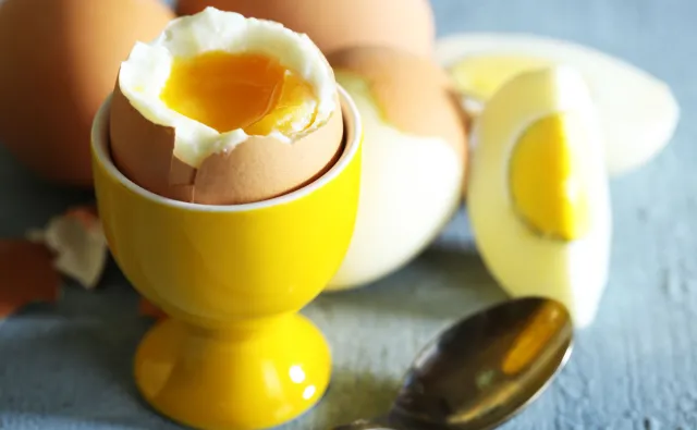 Najzdrowsze są jaja jedzone na miękko, gotowane 4-5 minut