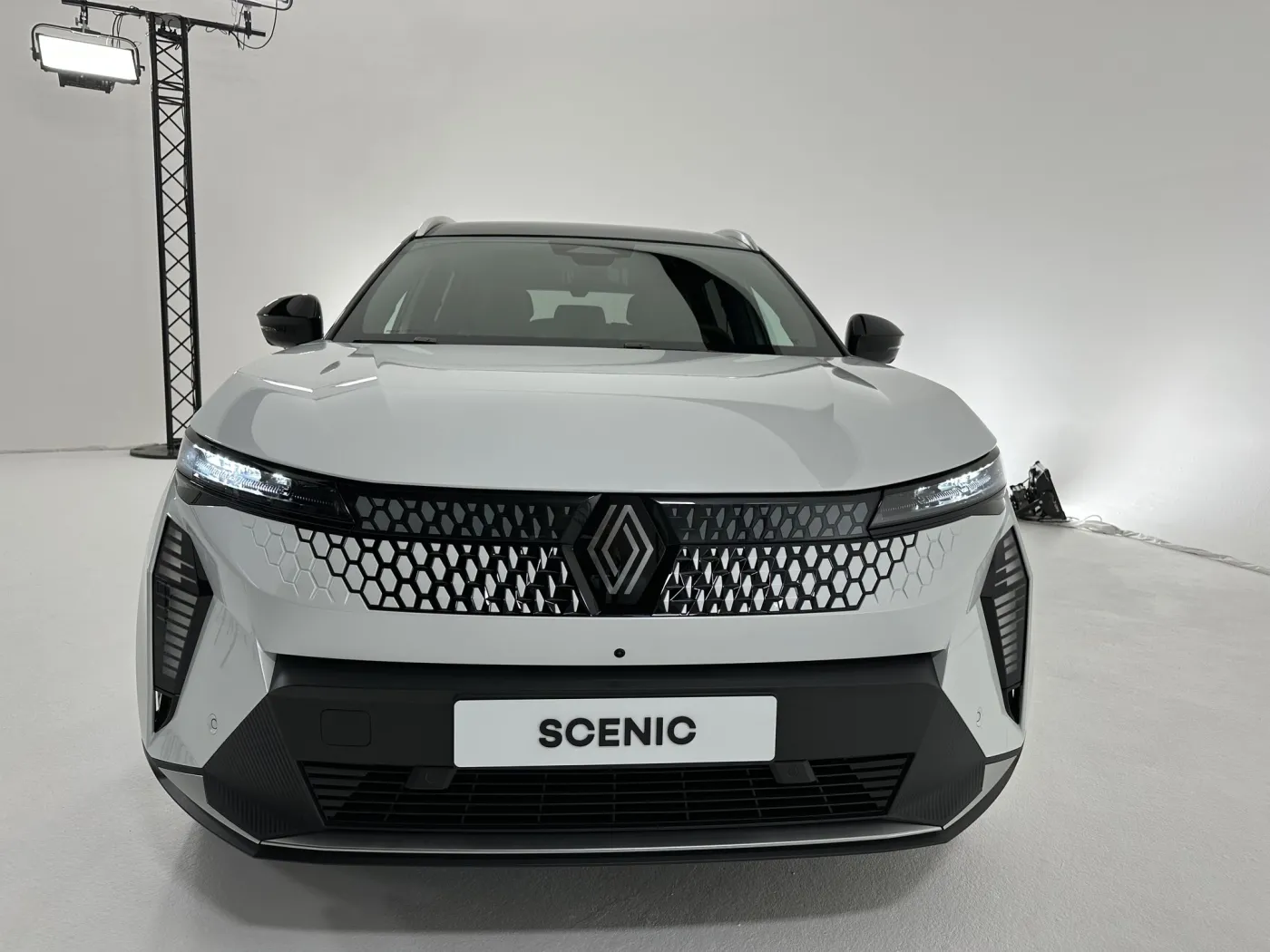 renault-scenic-37908465.jpg