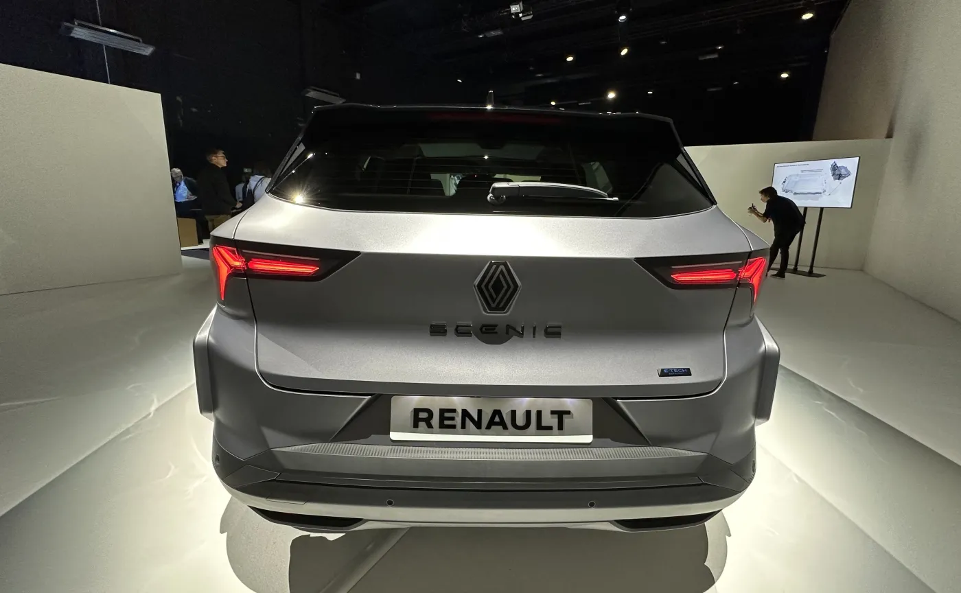 renault-scenic-37908602.jpg