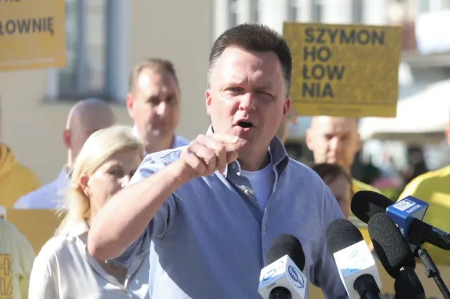 Hołownia chce wycofać 800 plus? "Zobaczymy, jaki będzie klimat"