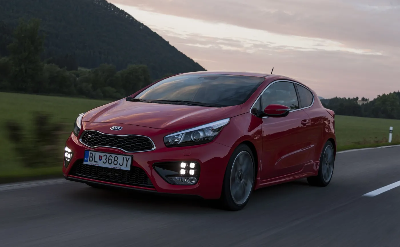 8548044-kia-pro-cee-d-gt.jpg