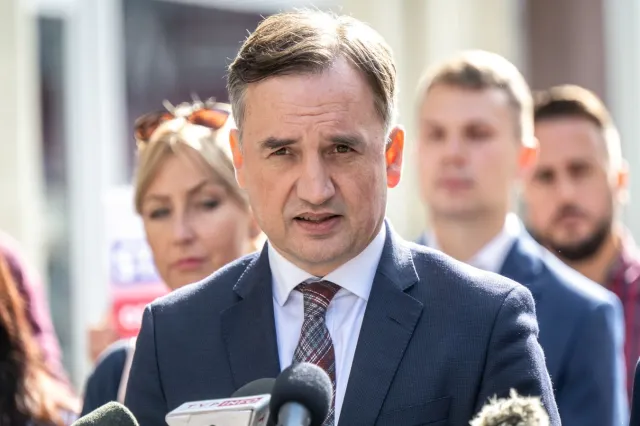 Ziobro drwi z prawników Agnieszki Holland. "Coś długo zwlekają ze złożeniem pozwu"