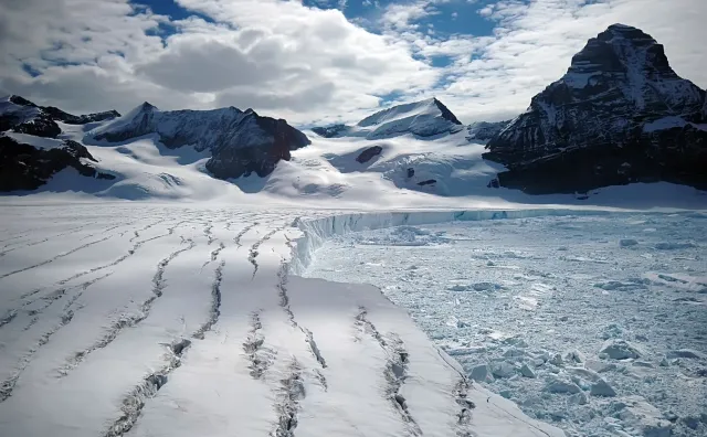 Dane płynące z Antarktydy niepokoją naukowców. Wieszczą czarny scenariusz