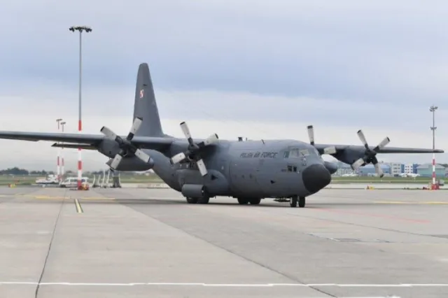 Ewakuacja polskich turystów z Izraela. Błaszczak: Rodaków będziemy transportowali na Kretę