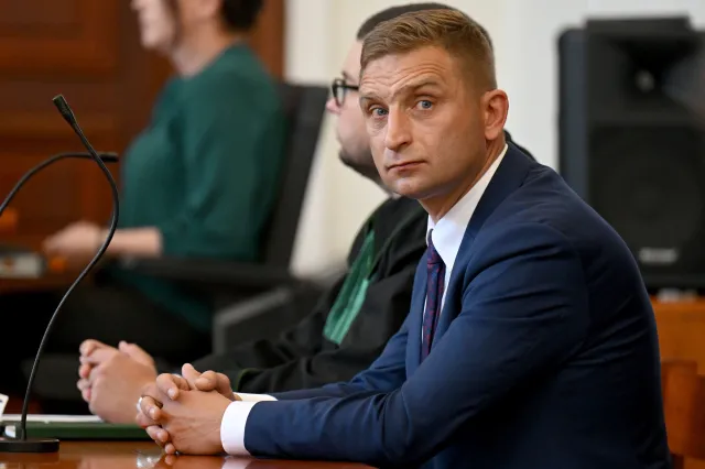 Afera Radomgate.  Bąkiewicz po raz drugi pozwany w trybie wyborczym przez Frysztaka z KO