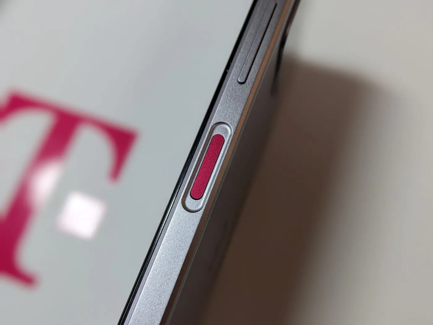 t-phone-5g-2023-37964570.jpg