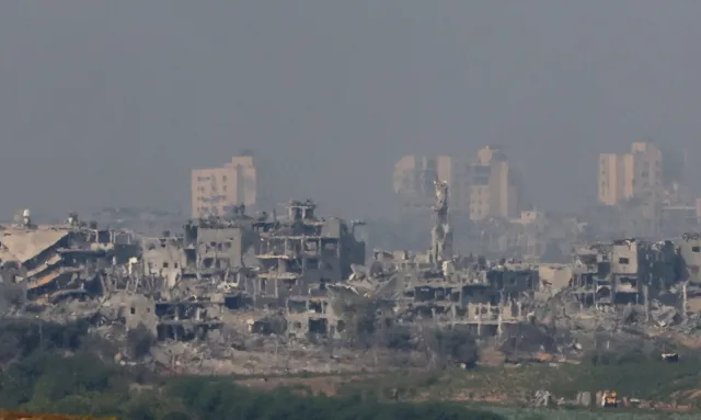 Izrael naciera na kilku kierunkach. Zaciska się pierścień oblężenia wokół Gazy