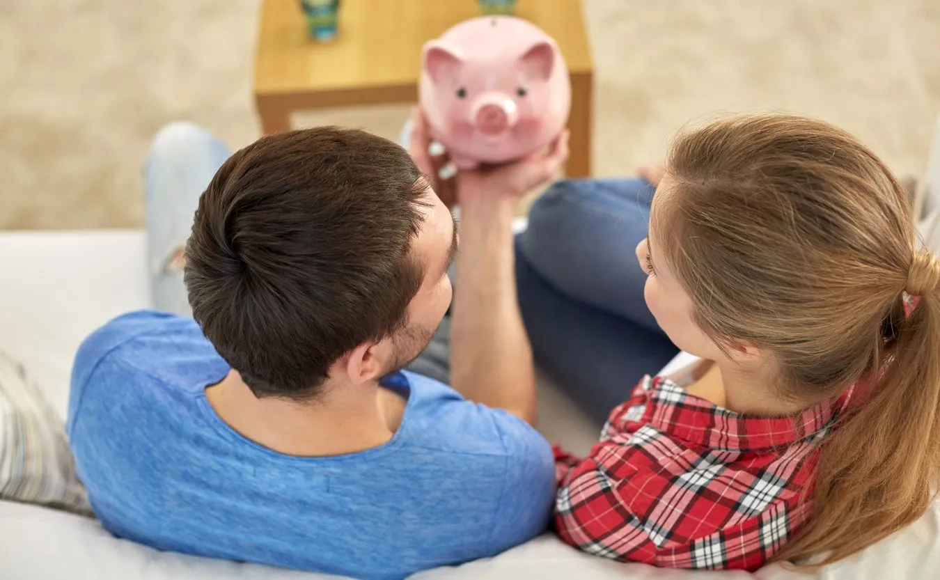 Jak zacząć oszczędzać? Ekonomiści podpowiadają pięć zasad