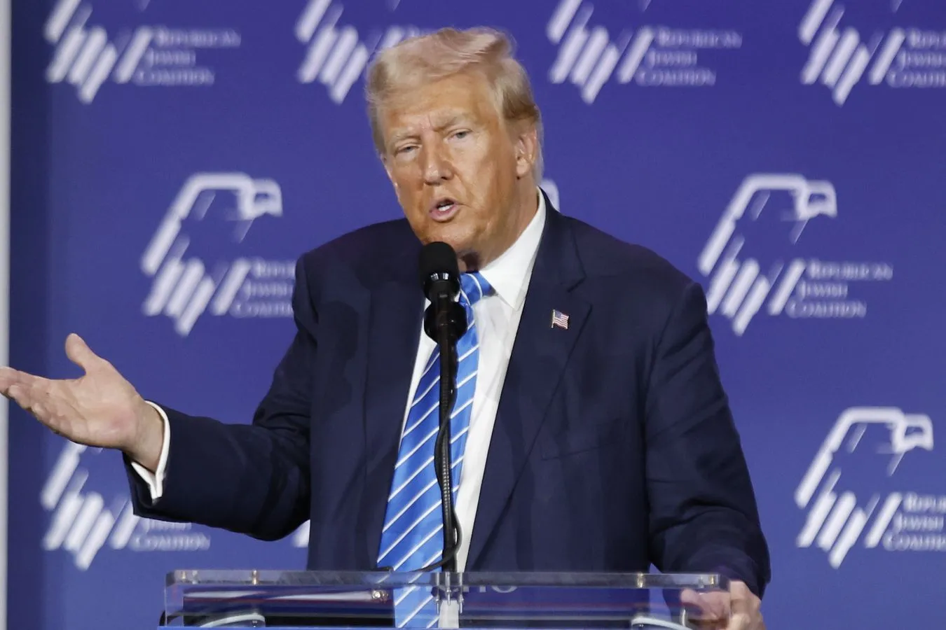 Donald Trump nadal nie może znaleźć Węgier na mapie. NAGRANIE