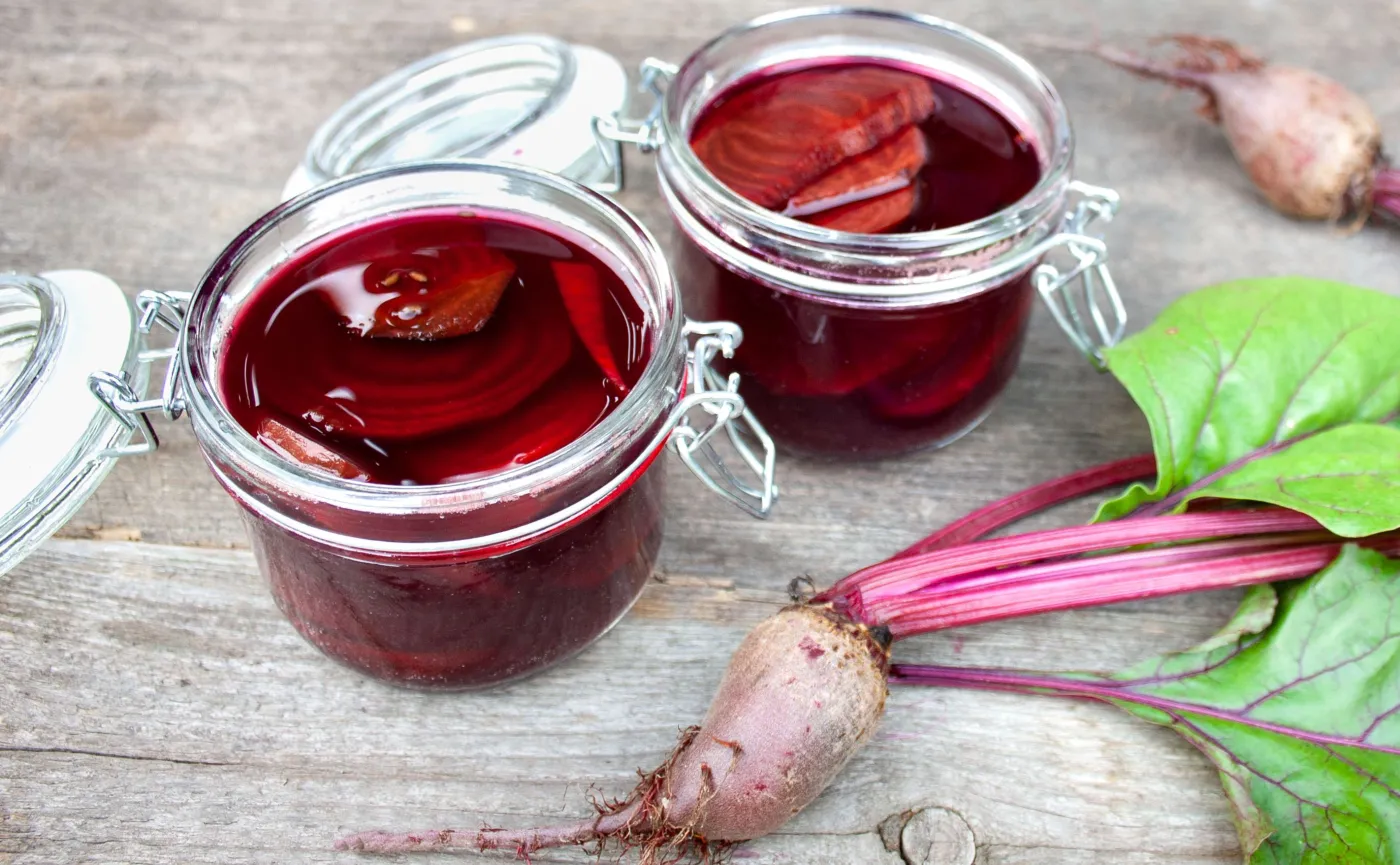 Czy już czas pomyśleć o zakwasie z buraków? Podpowiadamy, jak go przygotować [PORADY]