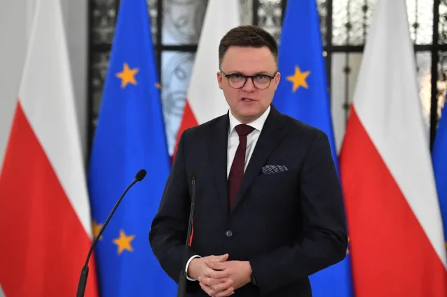 Morawiecki "wprasza się" na spotkanie z Hołownią. Jest reakcja marszałka Sejmu