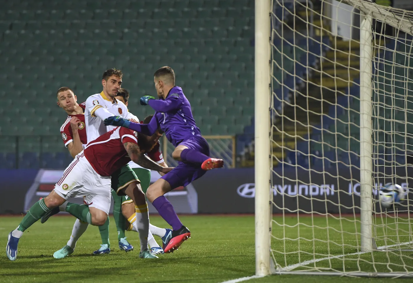 El. ME 2024. Samobój piłkarza Śląska Wrocław zapewnił Węgrom awans